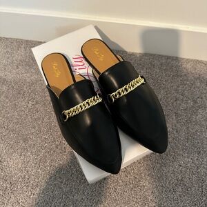 ✨NEW IN BOX✨ Pink Lily Black Mules